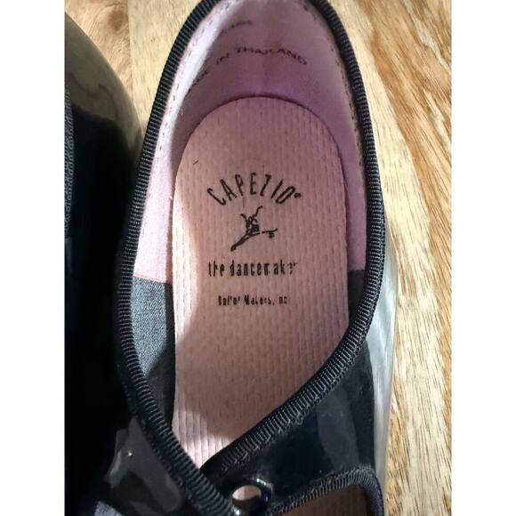 Capezio Girl Tap Dance Shoes, youth size 2M, Glossy Black/Patent - Picture 2 of 7